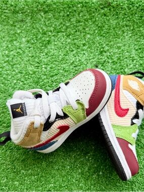 Kids' Jordan 1 Mid SE Basketball Sneaker 
US size 7C